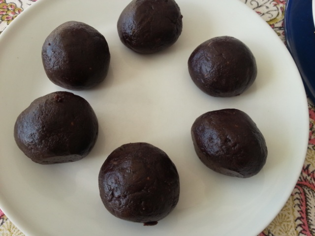 Guilt free chocolate Almond (or macadamia) Butter Balls