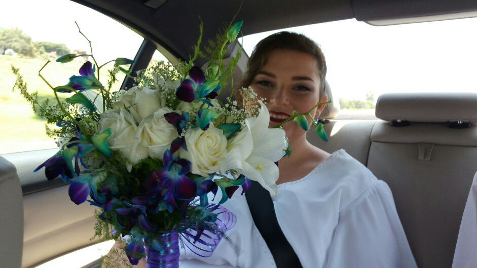 jess-the-bride-in-the-car